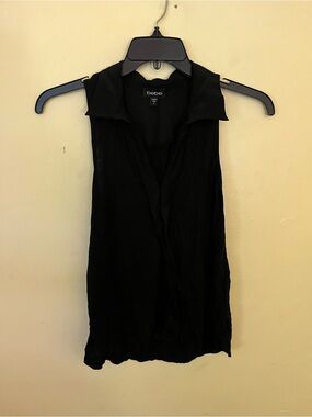 bebe Black Sleeveless Collared V-Neck Camisole